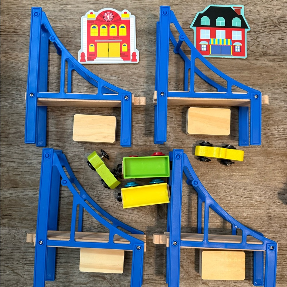 Pre-Owned Spark Create Imagine Wooden Train Set